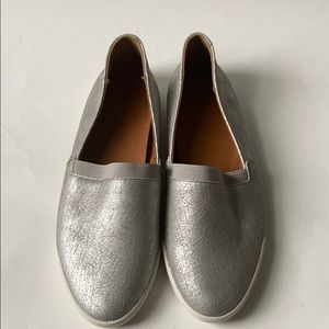 FRYE Silver Metalic Flats 5.5